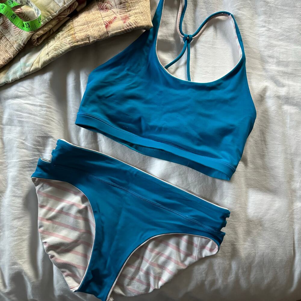 IVIVVA Blue Pink and White Reversible Bikini Size Large casual summer pool